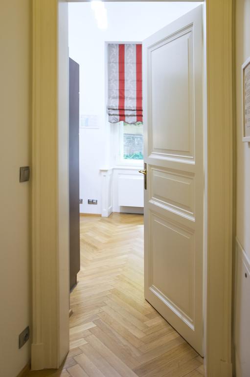 Modern Apartment Vsehrdova Praga Exterior foto